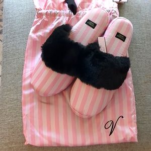 Victoria's Secret Pink and White Slippers Size Small NWT